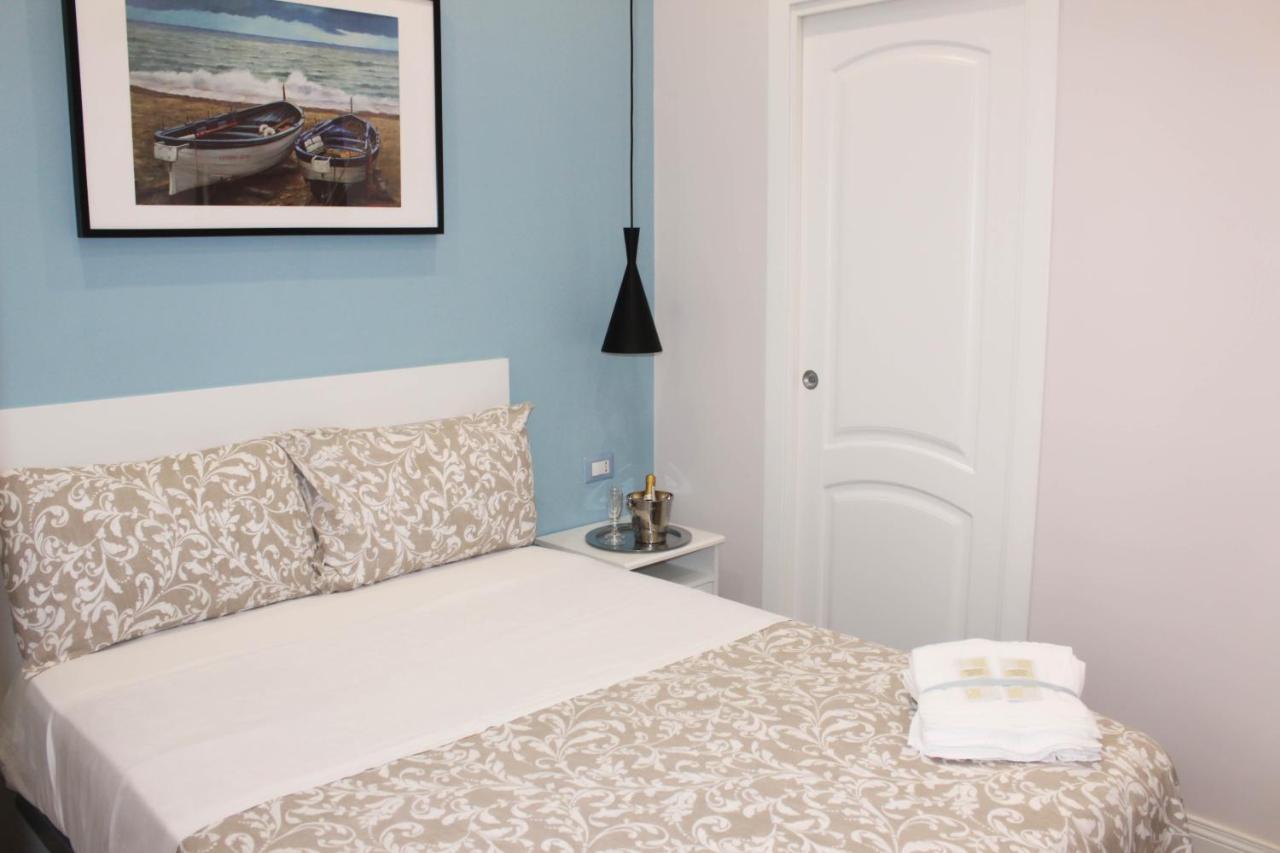 Bed and Breakfast Residenza La Scala Napoli Esterno foto